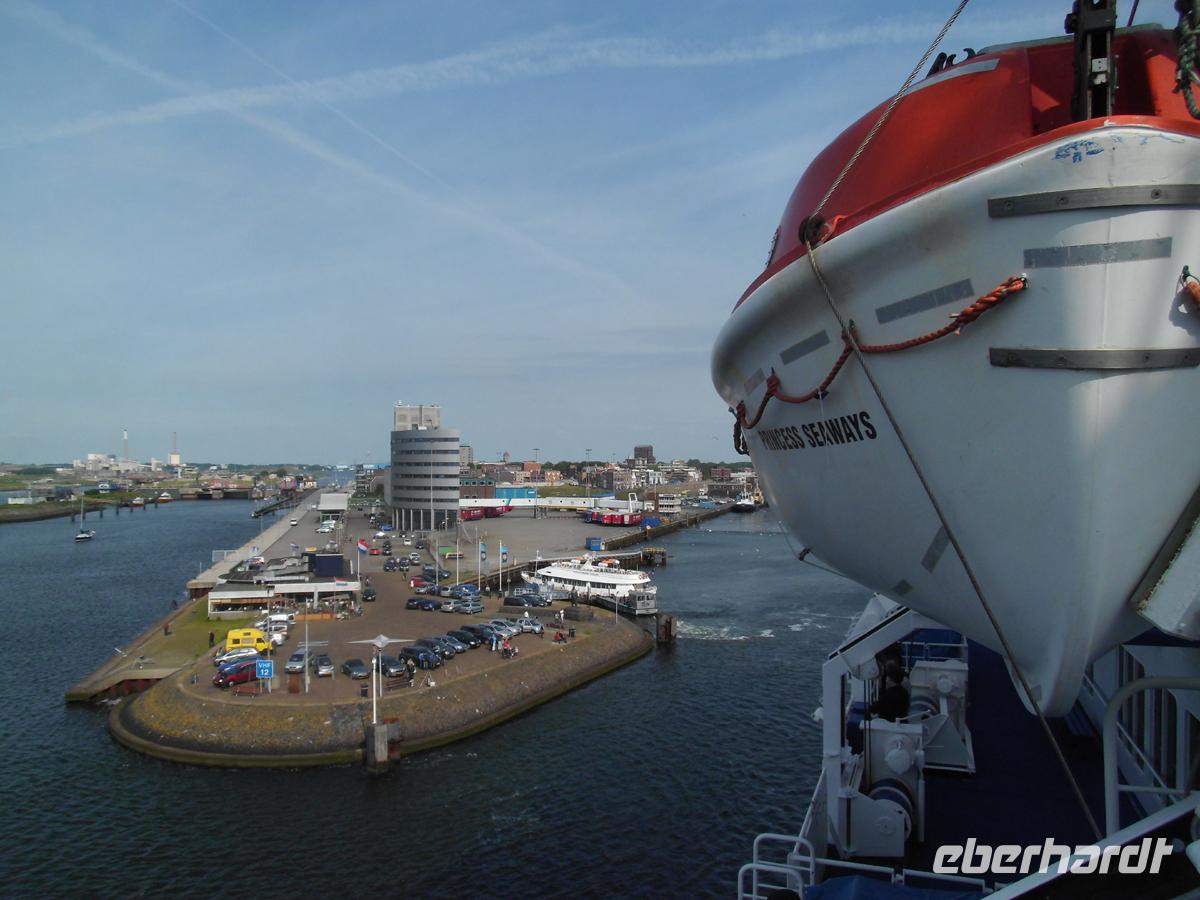 Blick von der Fähre auf Ijmuiden