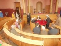 Gerichtssaal im Gefängnismuseum von Inveraray