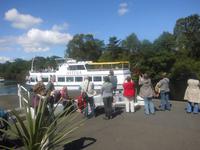 Zur Bootsfahrt auf Loch Lomond 