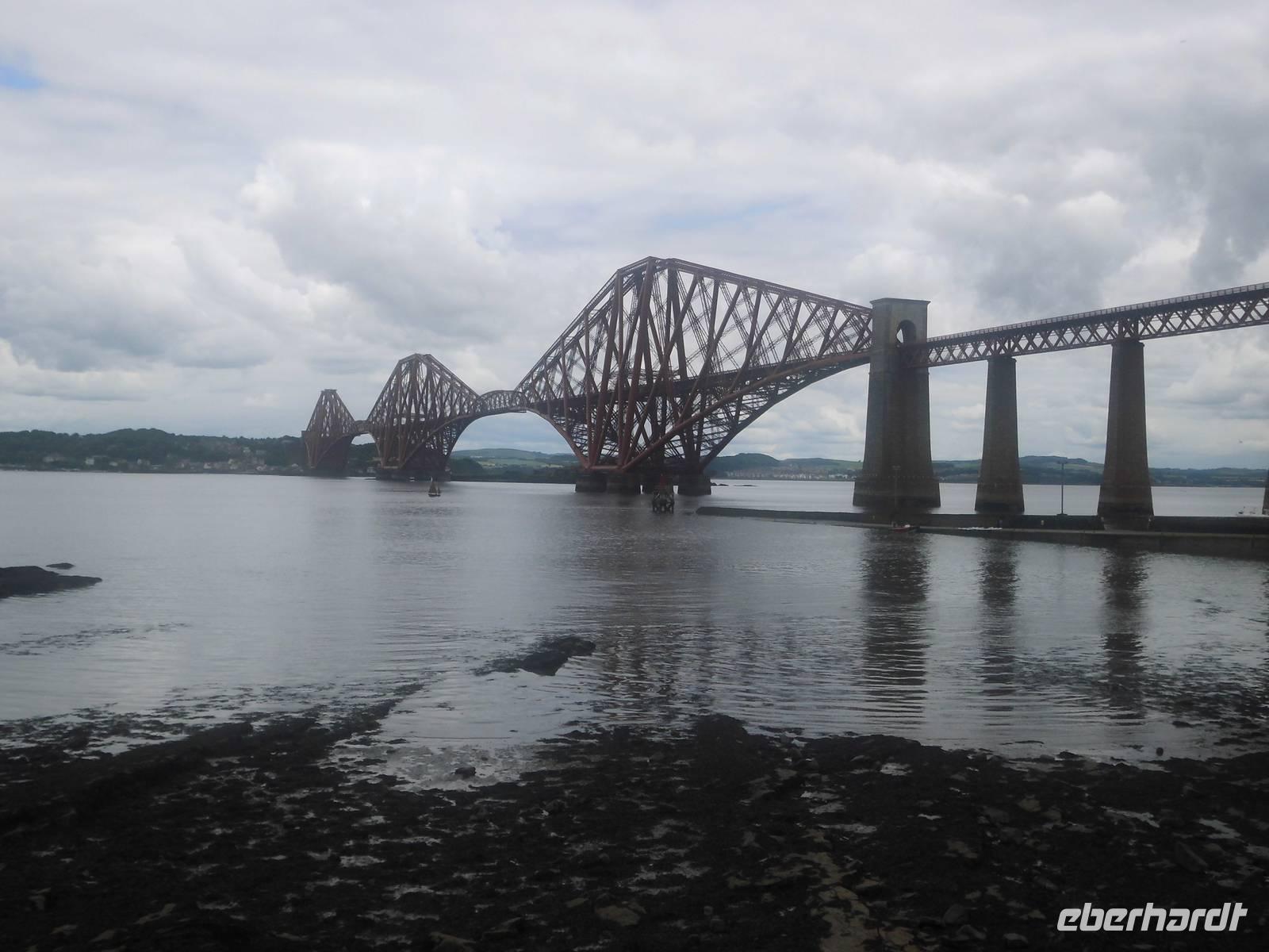 Firth of Fort Eisenbahnbrücke von South Queensferry aus