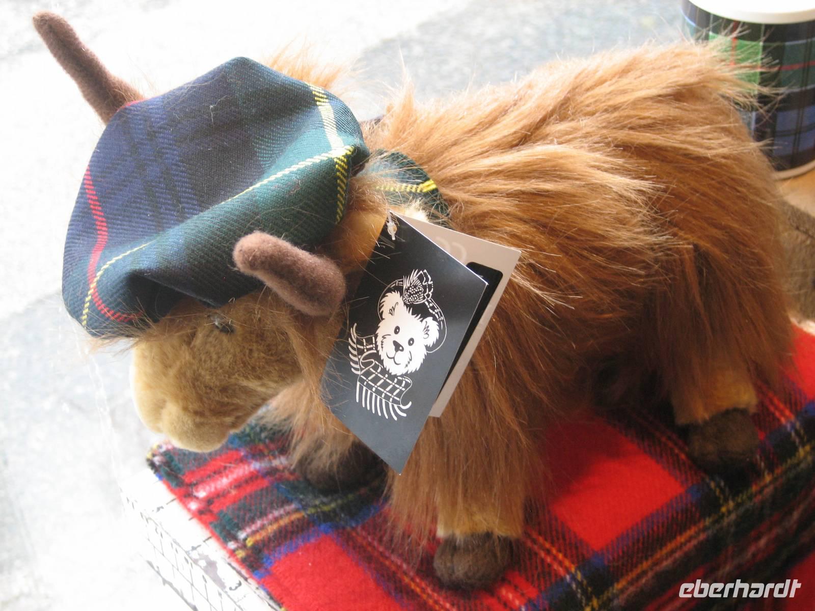 Auch die Plüschtiere kleiden sich in Schottentracht