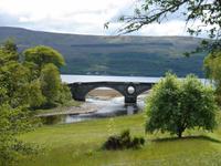 Straßenbrücke bei Inveraray Castle