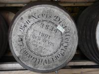 Alte Fässer verwendet man weiter in Edradour