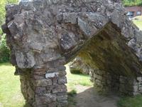 Wer kroch wohl einst hier durch im Urquhart Castle?