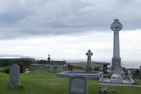 Kilmuir Knochenpark, rechts das Grab der Flora MacDonald, die Bonnie Prince Charly vor dem Zugriff der Hannoveraner rettete