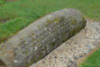 Rundreise Schottland - Eberhardt-Travel - Loch Lomond Luss - Hogback - Ein sog. Schweinerücken - spezieller Grabstein aus der Wikingerzeit