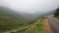 Schottische Berge im mystischen Nebel