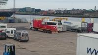 Unser Bus vor der Fahrt zurück auf die Fähre im Fährhafen von Newcastle