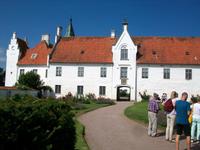 Eberhardt - Reisegruppe beim Bosjökloster