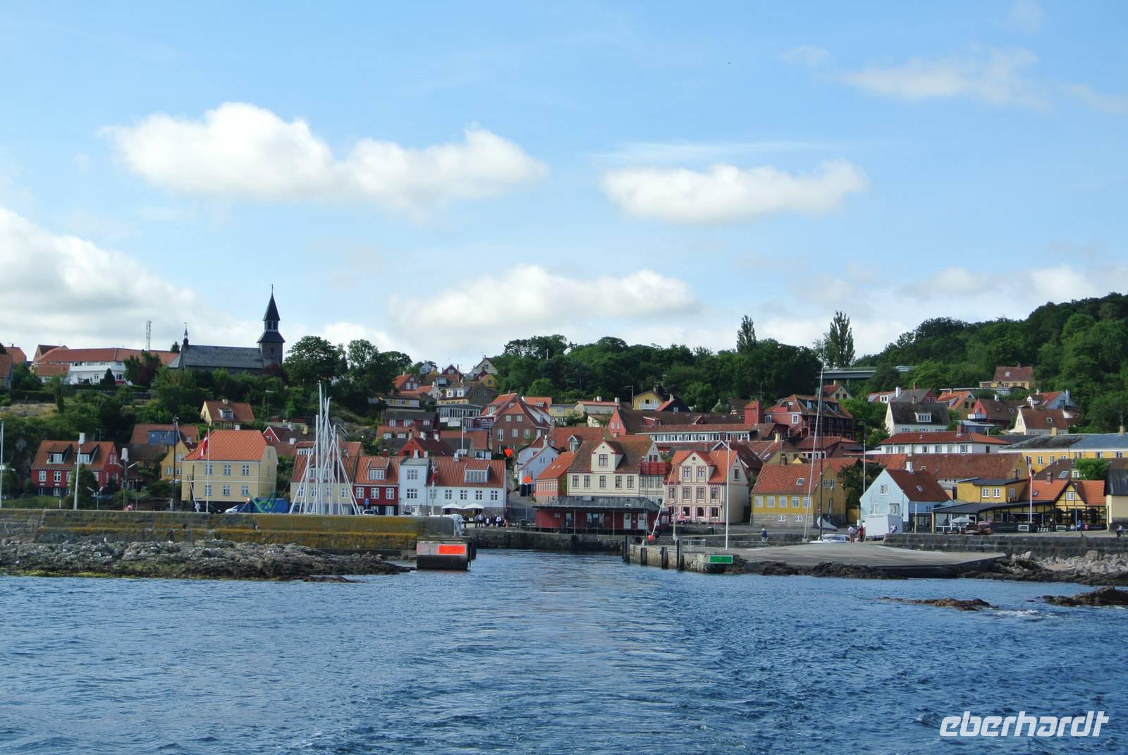 Gudhjem von der Fähre aus