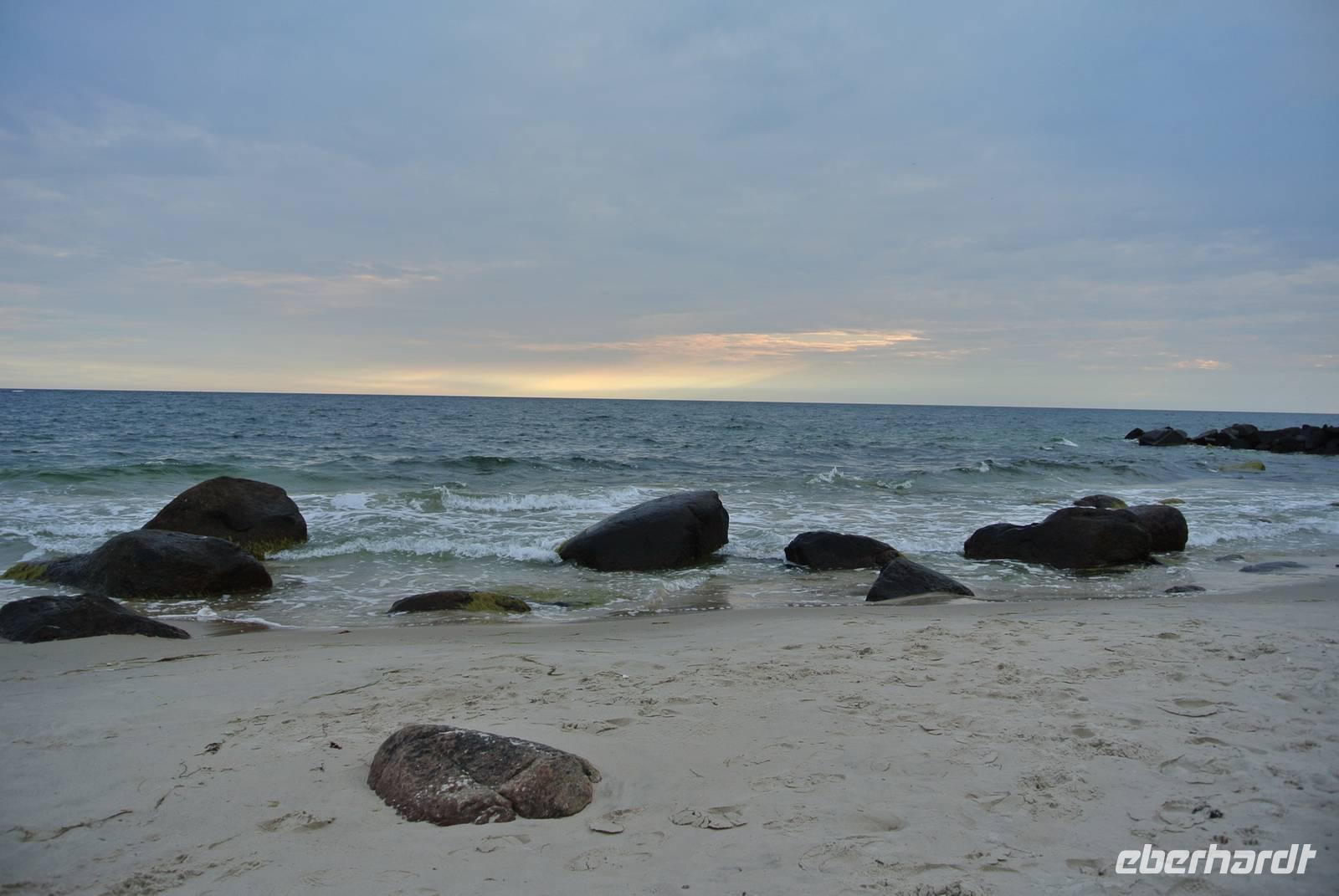 Strand beim Hotel in Roenne