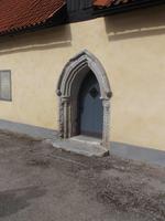 altes Klosterportal im Königshof von Roma
