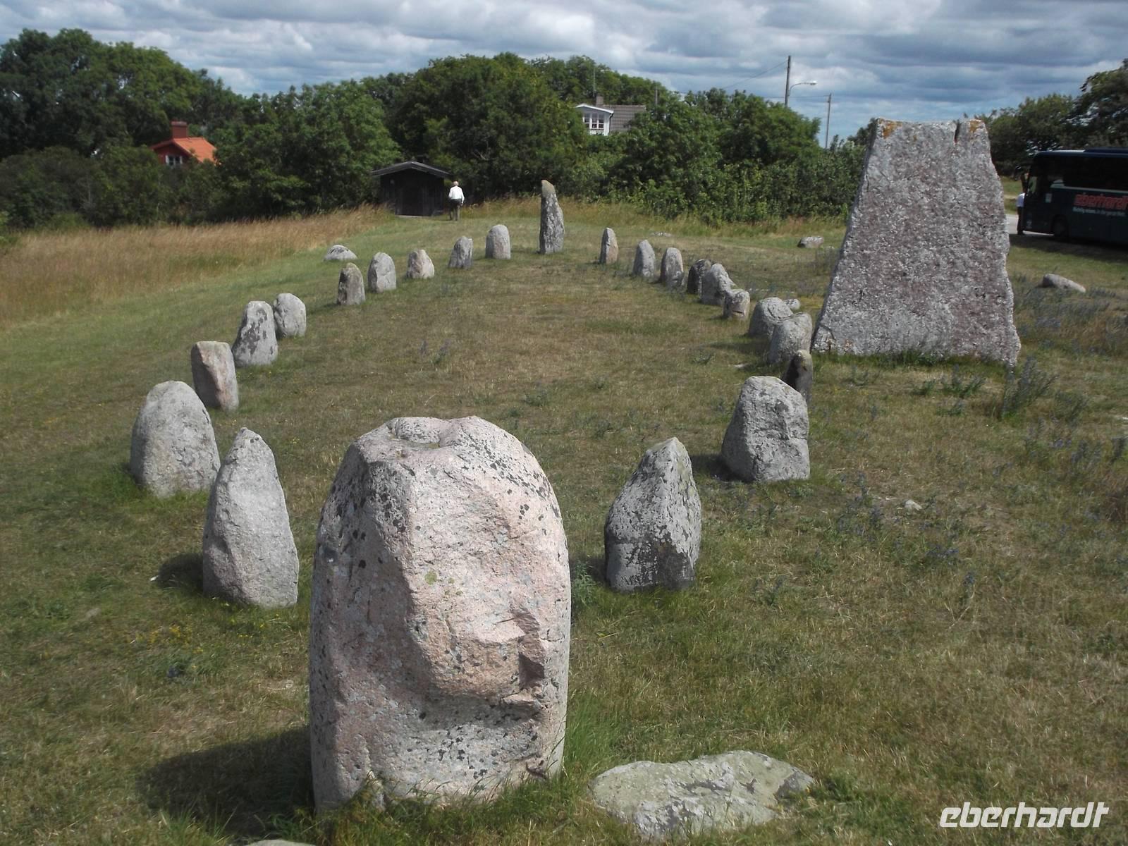 Schiffssetzung auf dem Gräberfeld von Gettling