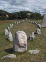 Schiffssetzung auf dem Gräberfeld von Gettling