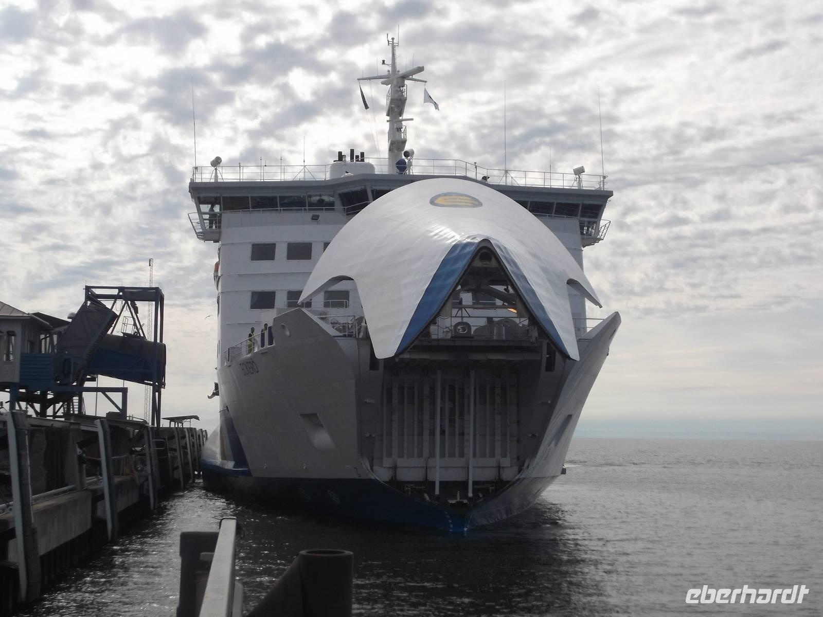 die Fähre zu den Aland-Inseln kommt