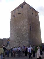 Vor dem Jungfrauenturm in Visby