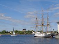 Vor dem Marinemuseum Karlskrona