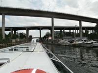 Unter den Brücken von Stockholm Schleuse