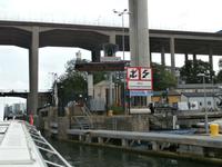 Unter den Brücken von Stockholm Schleuse