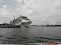 Kreuzfahrer vorm Hotel