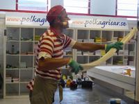 Herstellung von rot weiß gestreiften Pfefferminzstangen