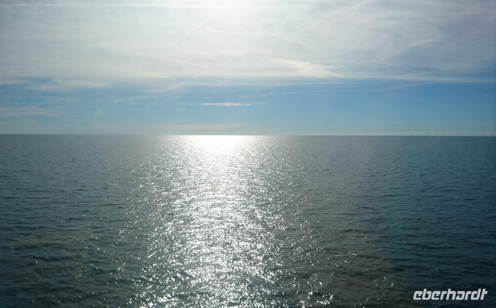 Spiegelglatte Ostsee bei der Überfahrt von Trelleborg nach Rostock