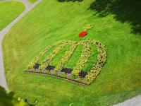 1680 Die Königin-Krone als gärtnerisches Blumenarrangement