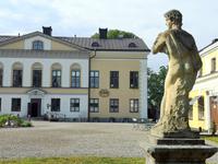 1738 Das Schloss Taxinge befindet sich auf einer Landzunge, die in den See Mälaren ragt.