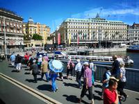 2012 Die Besuchermassen sind allgegenwärtig