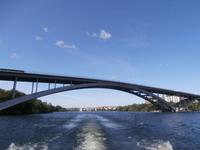 Schifffahrt Under the Bridge in Stockholm