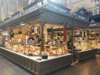 Die alte Saluhall in Östermalm ist eine der sehenswertesten Markthallen der Welt, Stockholm