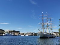 In diesem Schiff ist die Jugendherberge untergebracht und oben an Deck ist ein Café mit tollem Ausblick, Stockholm