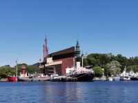 Während unseres Picknicks blicken wir aufs Vasamuseum, Stockholm