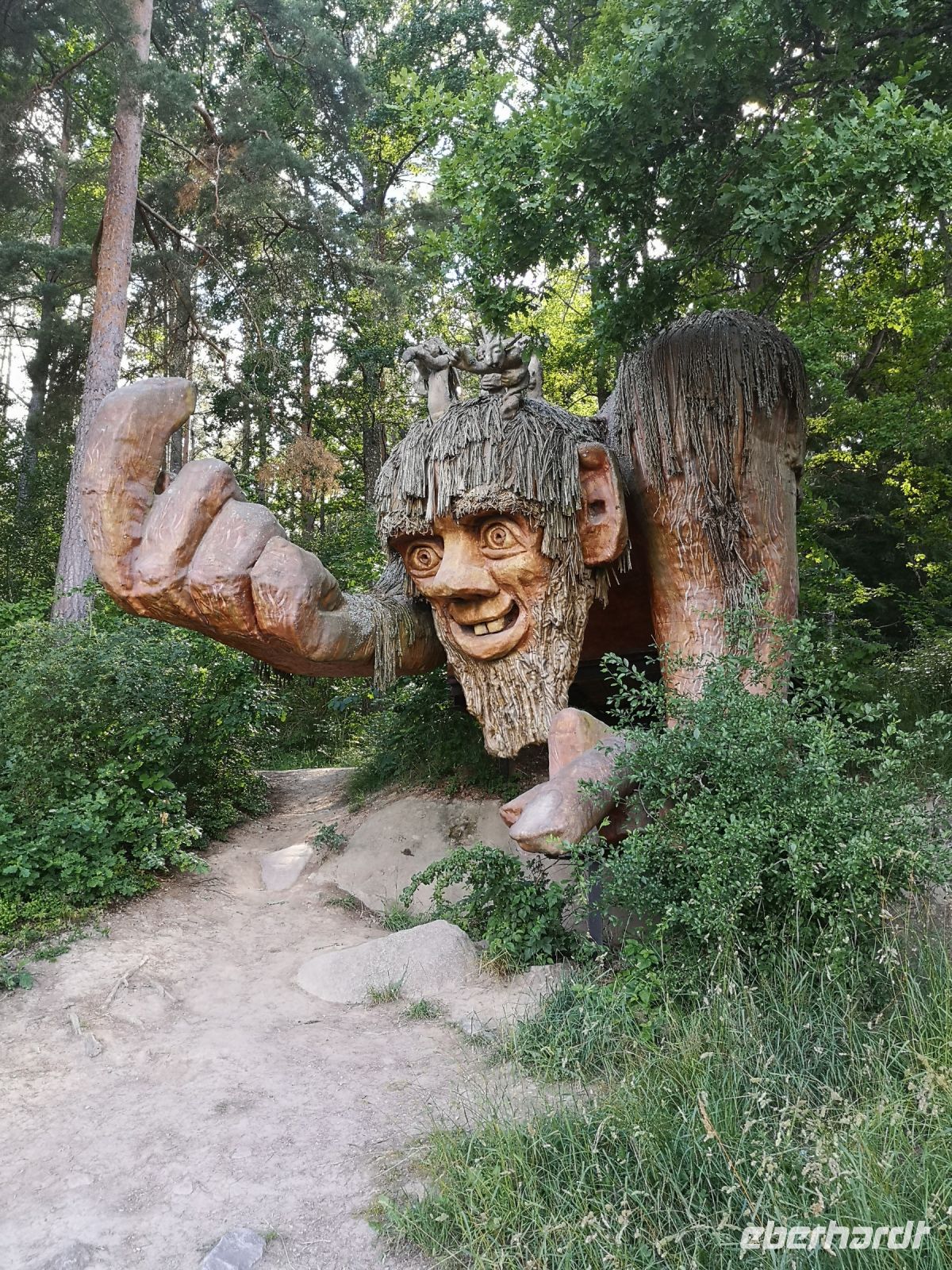 Waldtroll auf den Ostsee Radweg
