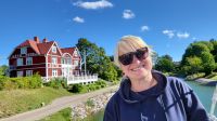 Kreuzfahrt Göta-Kanal - Reisebegleiterin Franzi beim Göta Hotel in Borensberg