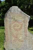 Runenstein aus der Wikingerzeit am Schloss Gripsholm 
