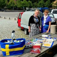012 Stockholm DreamTeam Reiseleiterinnen Renata & Heike mit Picknick