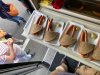 Später auf der Heimreise: Noch eine Stunde nach Leipzig, eine letze Bordwurst!