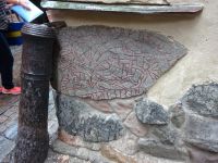 Stockholm: Rundgang: Runenstein in der Altstadt
