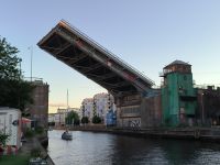 Stockholm. Große Brücke, kleine Boote