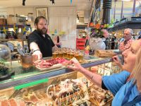 Stockholm. Östermalms Saluhall. Kostproben