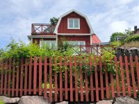 Vaxholm. Haus in Falun-Rot.