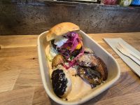 Leckerer Elchburger in der Markthalle