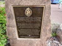 Åland: Rundfahrt: Gedenkstein