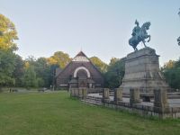 Denkmal Karl XV, Stockholm (im Hintergrund: Biological Museum)