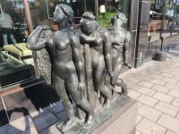 Schweden. Skulptur Illusion-Tragedi-Komedi von Carl Eldh