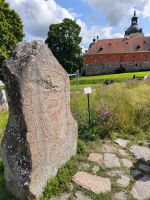 Schweden. Runenstein am Schloss Gripsholm