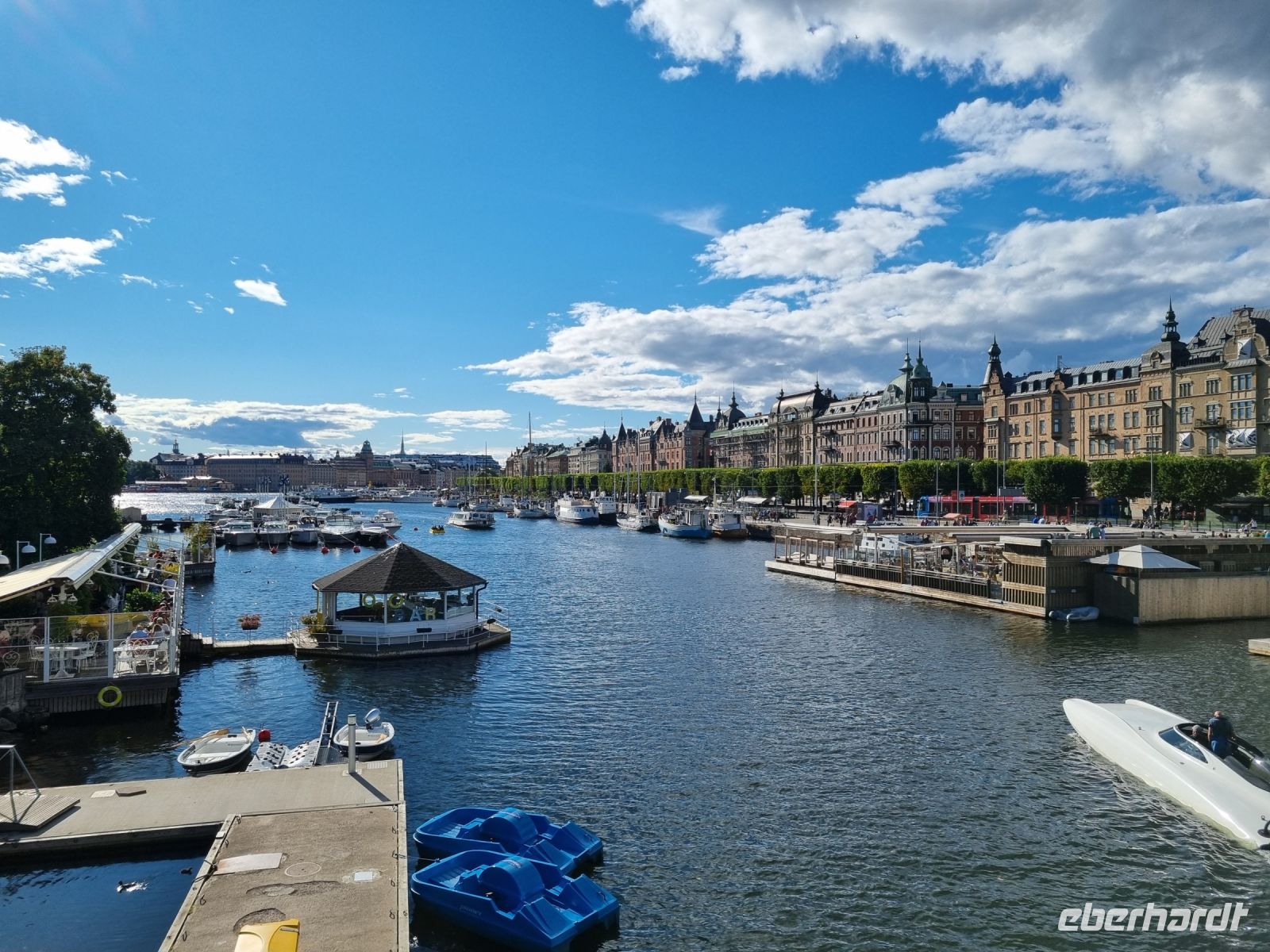 Blick von der Djurgårdsbron (Tiergartenbrücke) zum Strandvägen 
