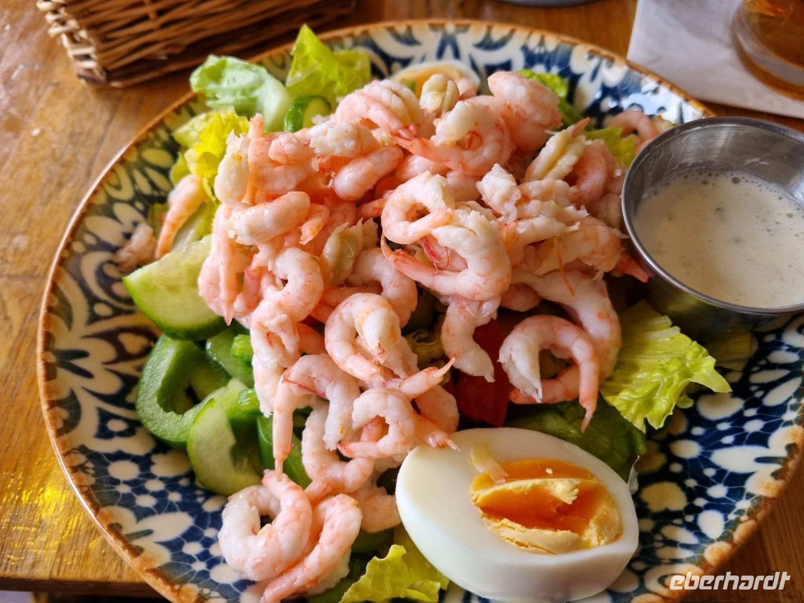 Shrimps-Salat zum Abendessen auf der Insel Vaxholm...