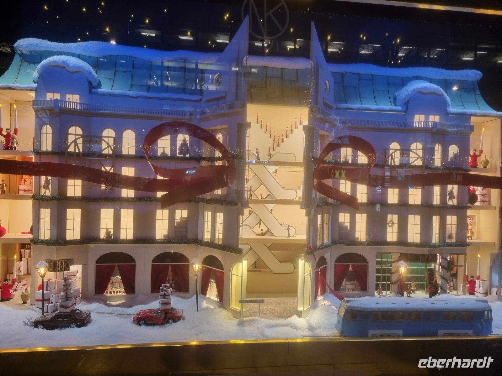 Weihnachtlich dekorierte Schaufenster im Zentrum von Stockholm...